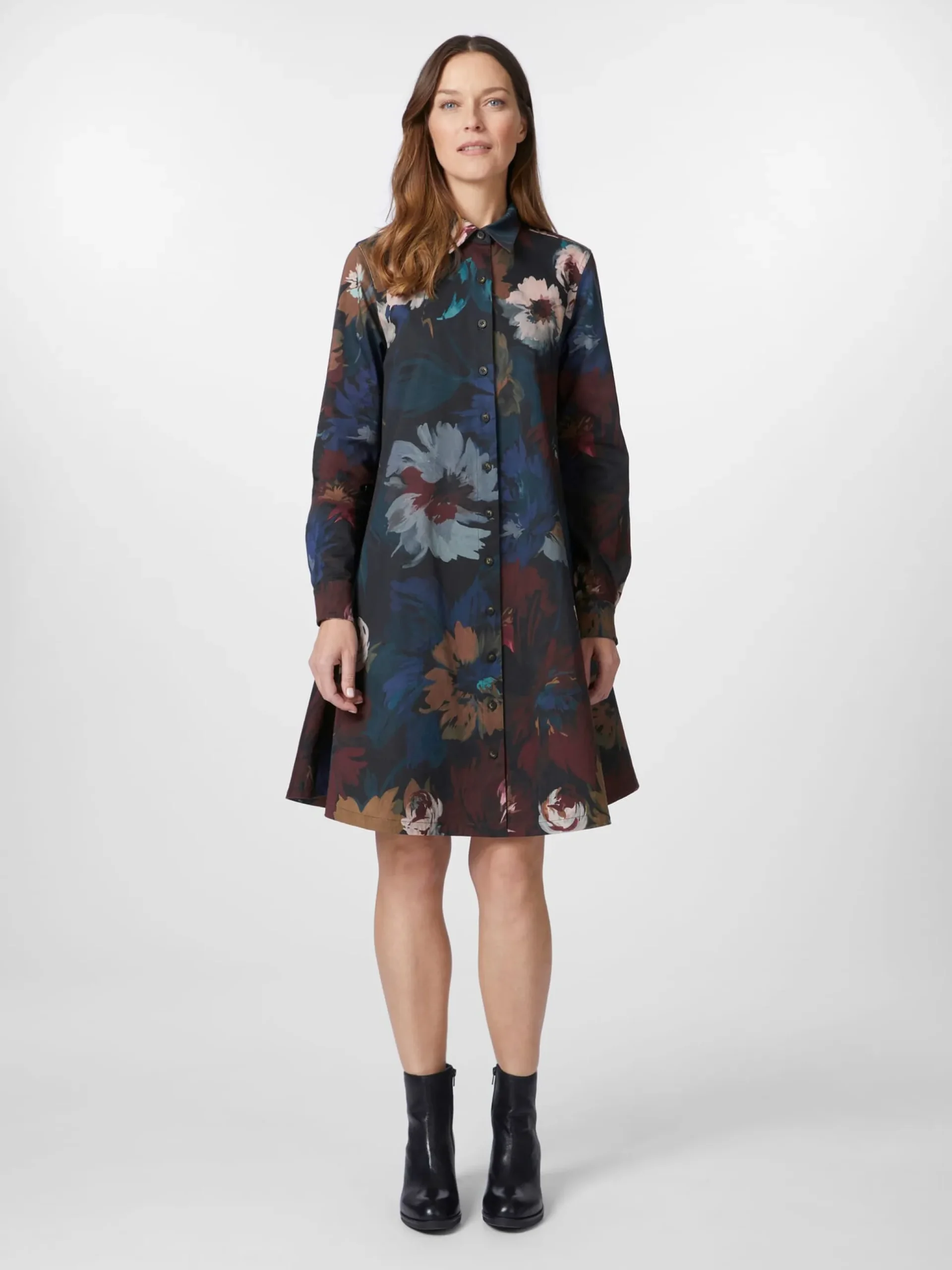 Damenkleid geknöpft