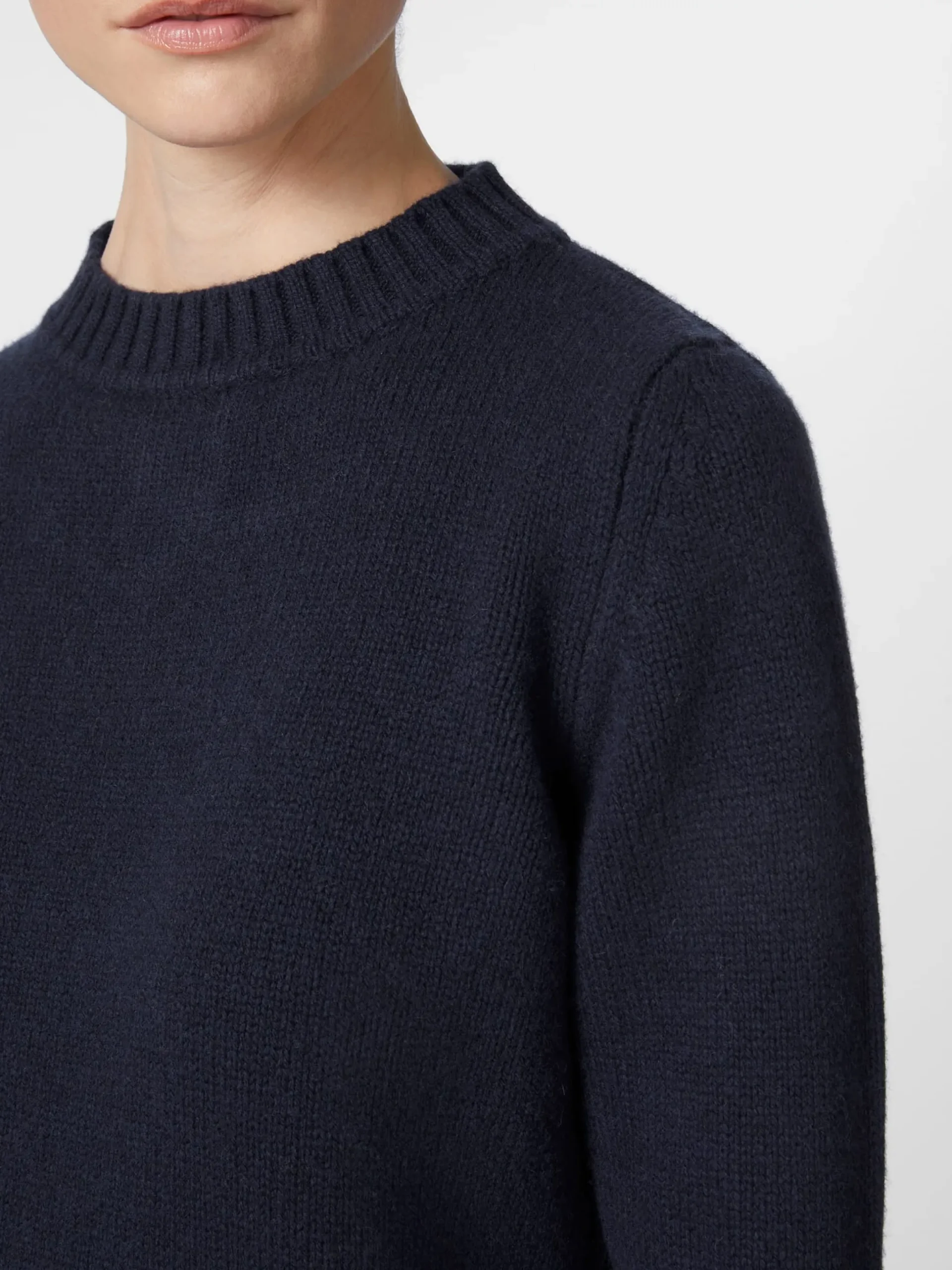 Damenpullover mit Knopfleiste