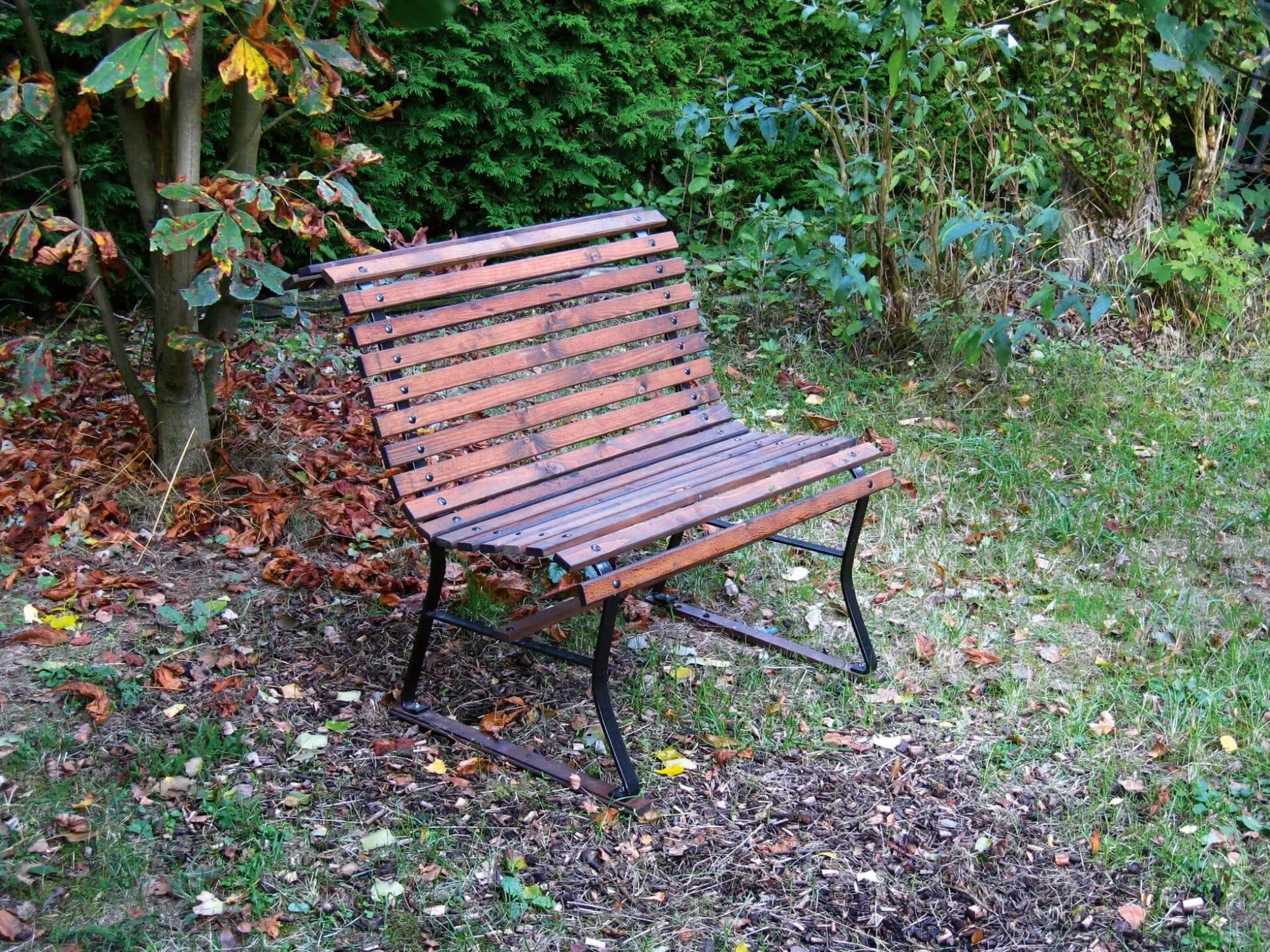 Kleine Gartenbank