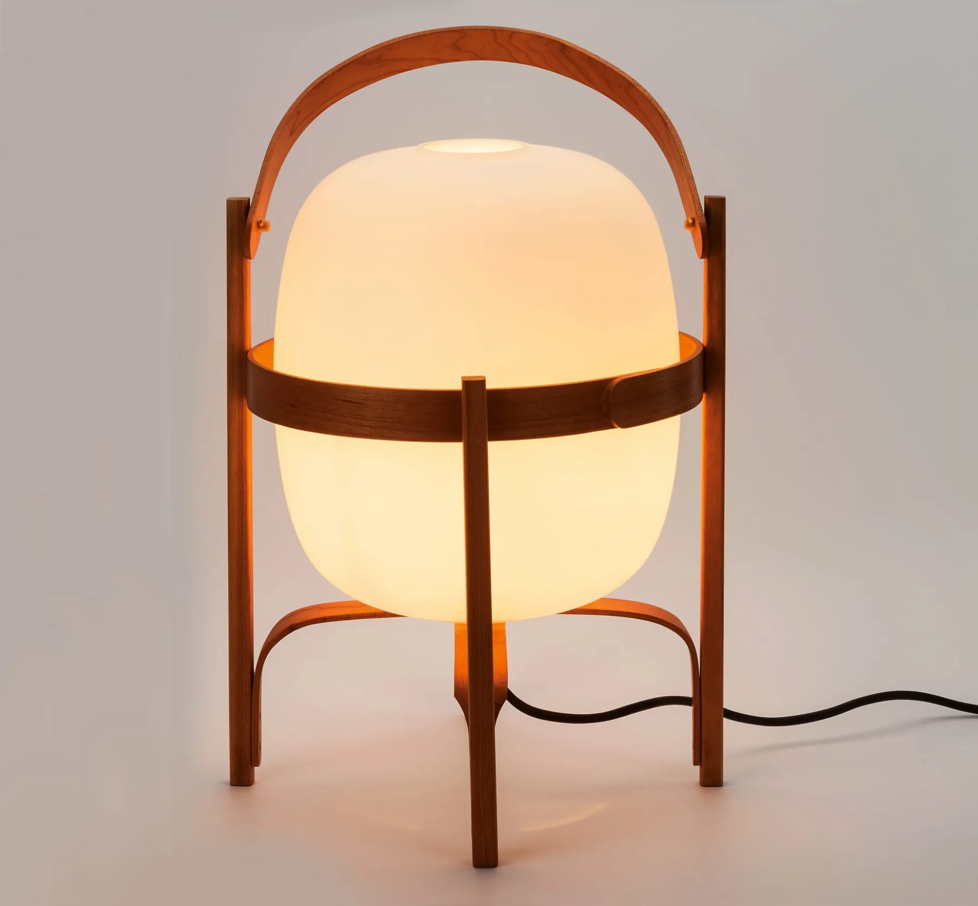 Tisch- und Bodenleuchte Kirschholz und Glas